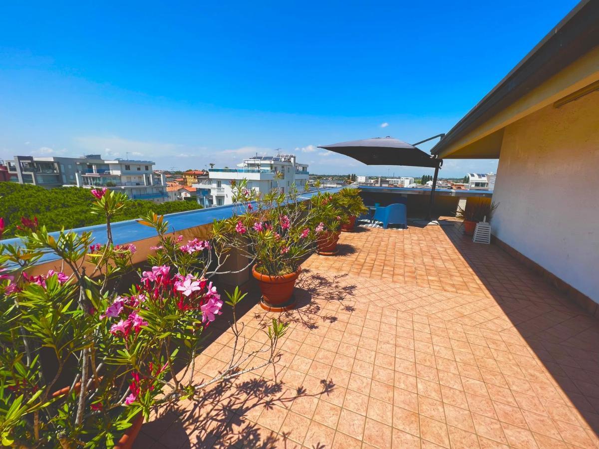 Blue Moon Penthouse Apartment Lido di Jesolo Exterior photo